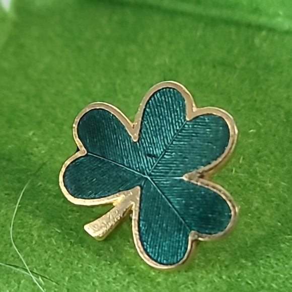 Vtg Hallmark Cloisonne Shamrock 3 Leaf Clover Pin - Picture 1 of 6